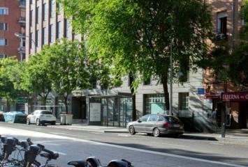 Las personas y las oficinas en el centro