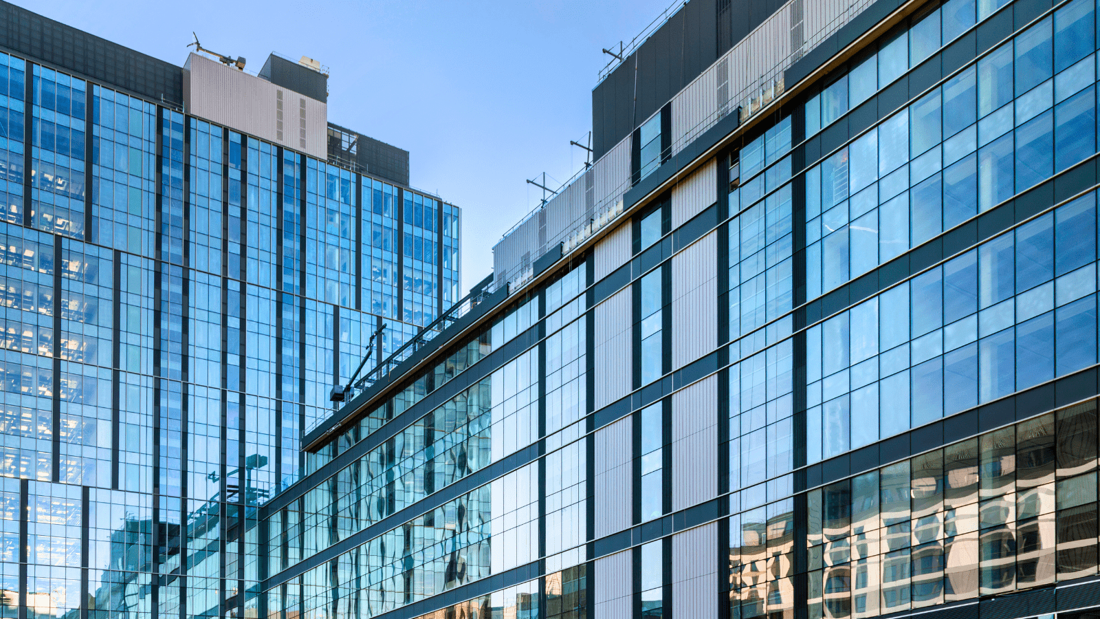 Sustainable climate control in office spaces: adapting to the climate and caring for people